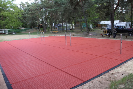 Mit Bergo Tennis System erstellte 3-Felder Badminton Anlage