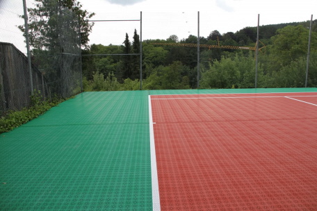 Neu installierter Tennisplatz mit Bergo Tennis System